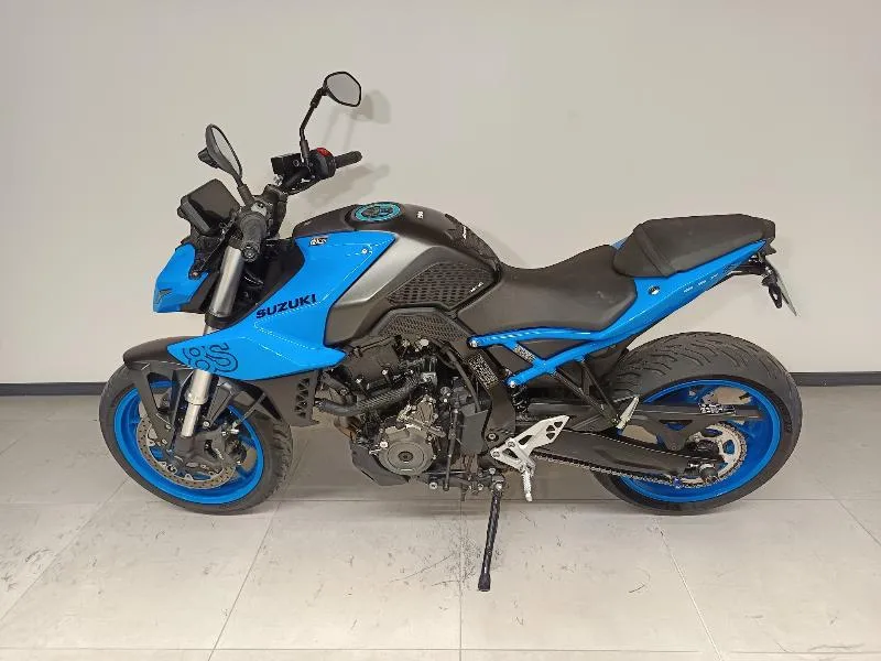 GSX8S