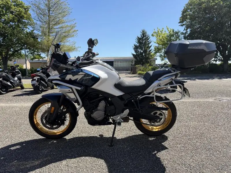 MT 700