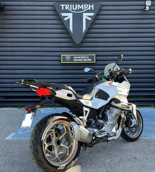 V100  MANDELLO