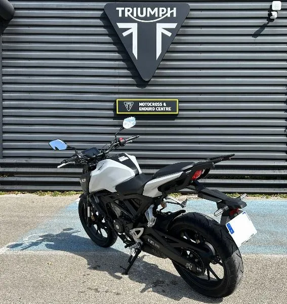 CB 125  R