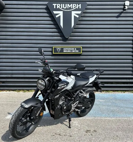 CB 125  R