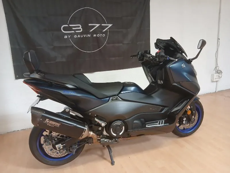 XP TMAX 560