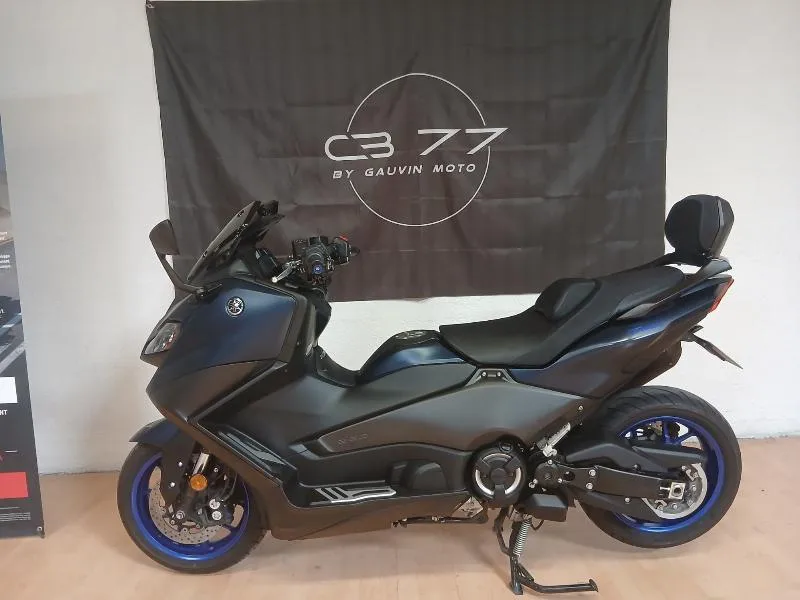 XP TMAX 560