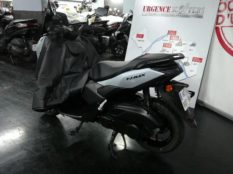 NMAX 125 TECH MAX