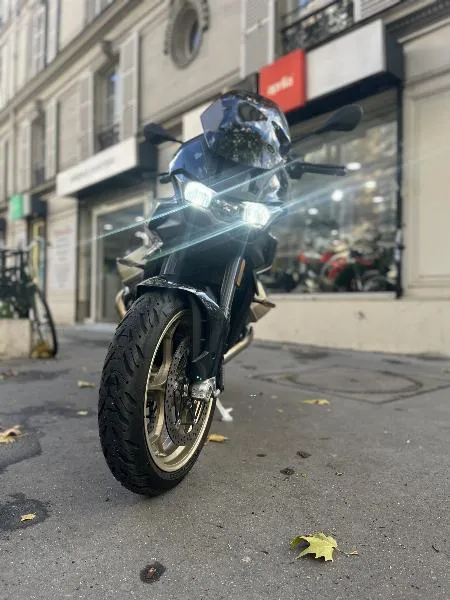 V100  MANDELLO