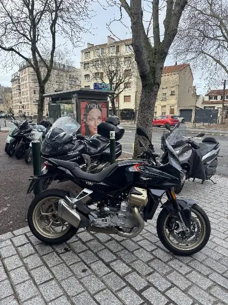 V100  MANDELLO