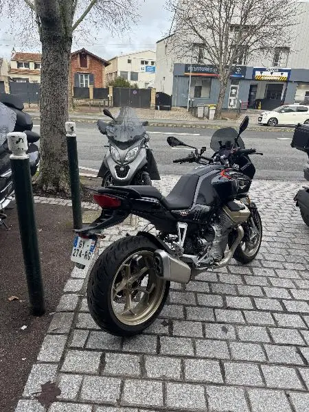 V100  MANDELLO