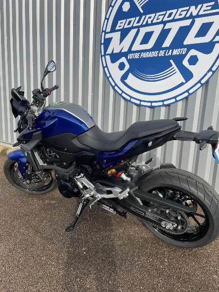 F 900 R