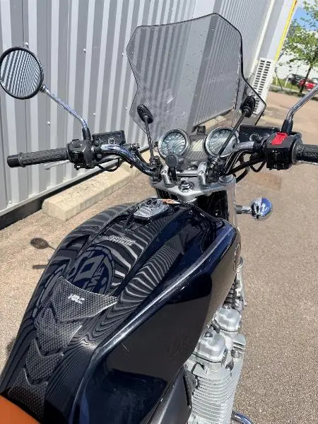 CB 1100
