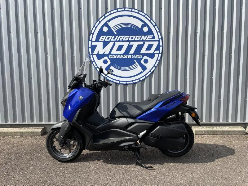XMAX 300