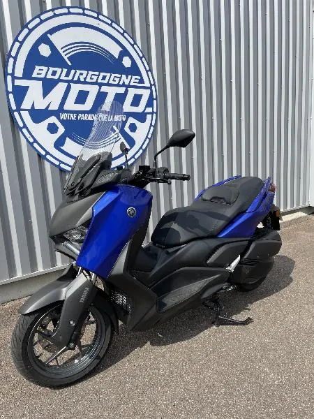 XMAX 300