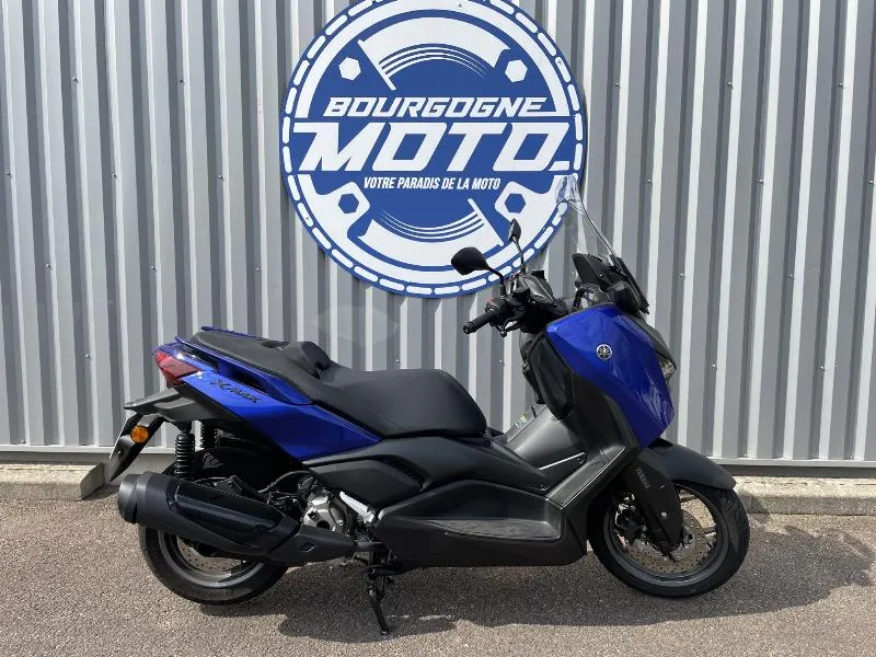 XMAX 300