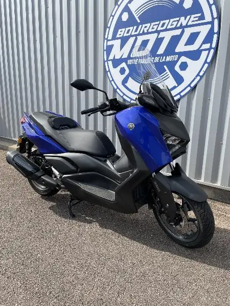 XMAX 300
