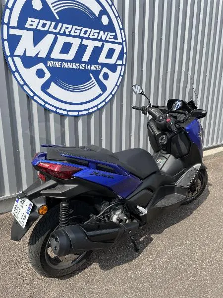 XMAX 300