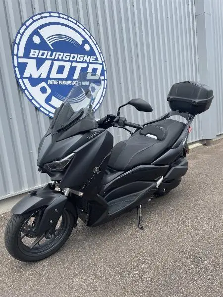 Xmax 300 Iron Max