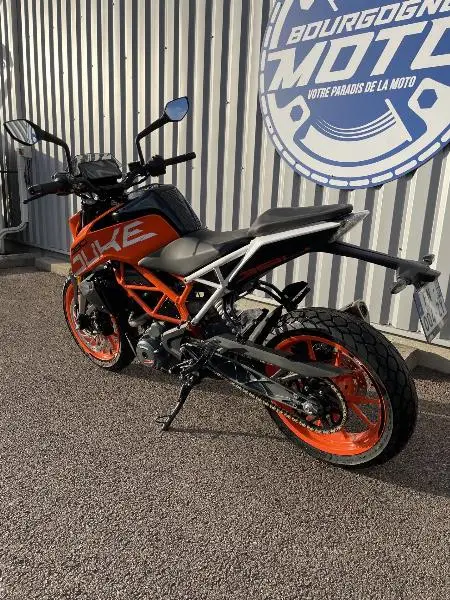 390 DUKE