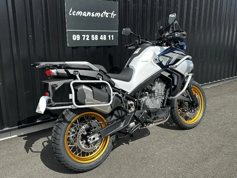800 MT EXPLORE EDITION BLANC