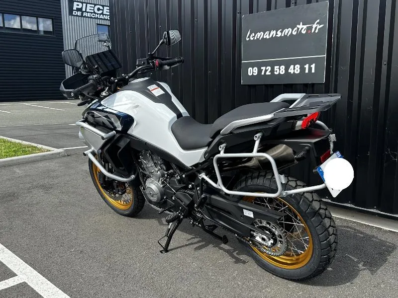 800 MT EXPLORE EDITION BLANC