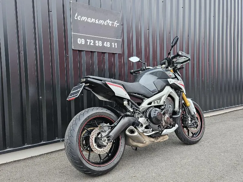 MT09 STREET R.