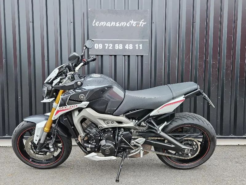 MT09 STREET R.