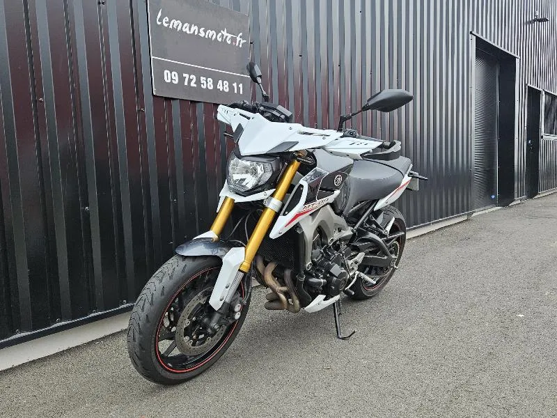 MT09 STREET R.