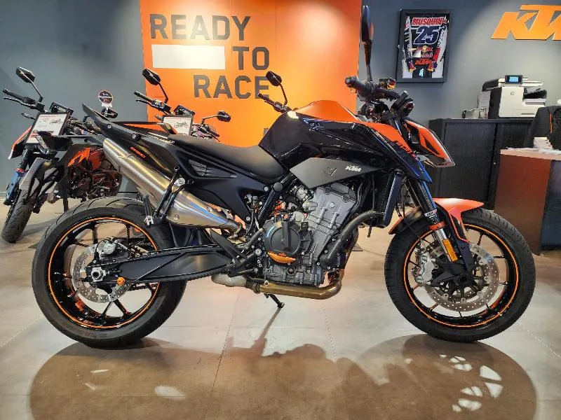 890 DUKE 2022