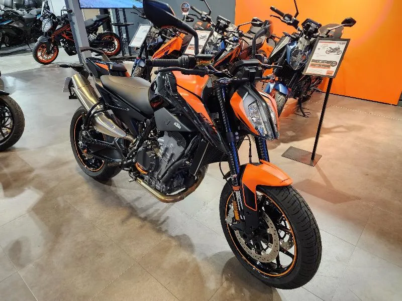 890 DUKE