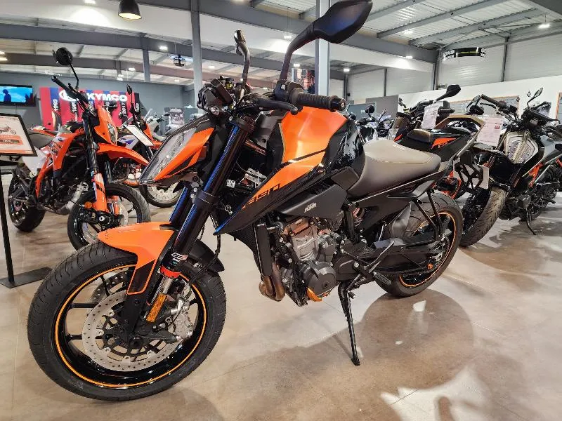 890 DUKE