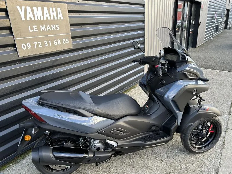 TRICITY 300