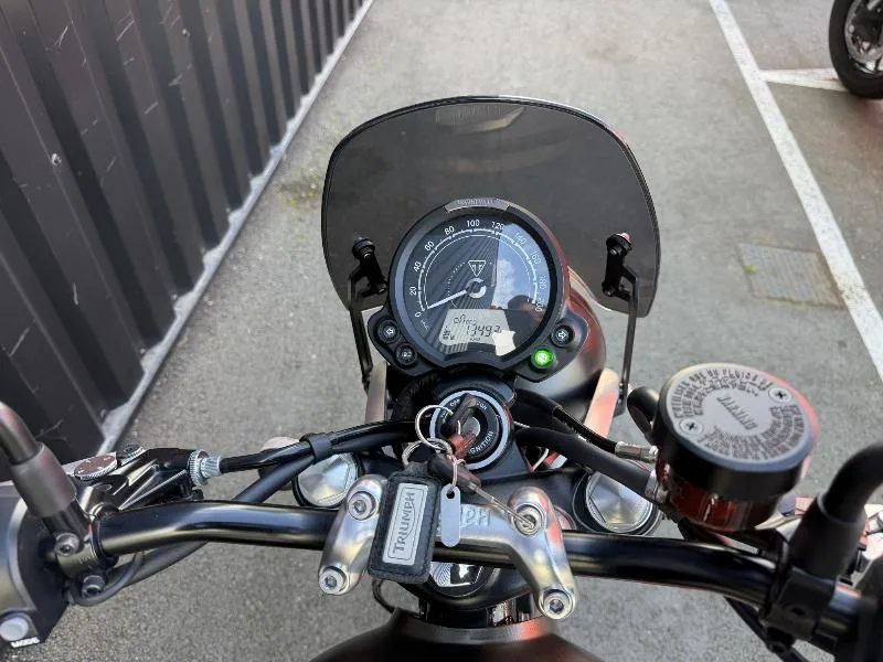 STREET TWIN  900