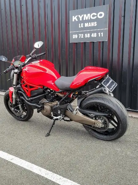 MONSTER 821