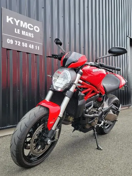 MONSTER 821