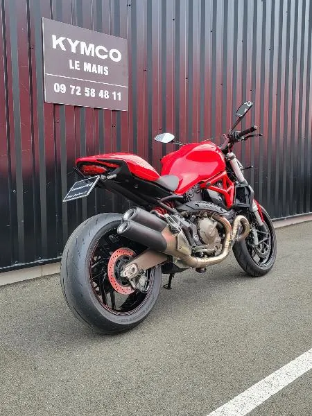 MONSTER 821