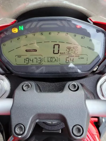 MONSTER 821