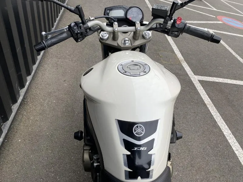 XJ6N