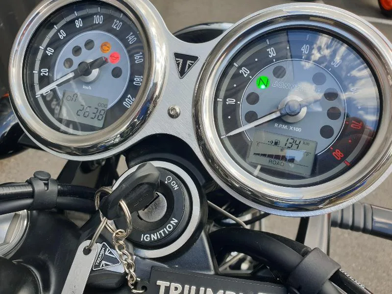 BONNEVILLE T100 CHROME EDITION