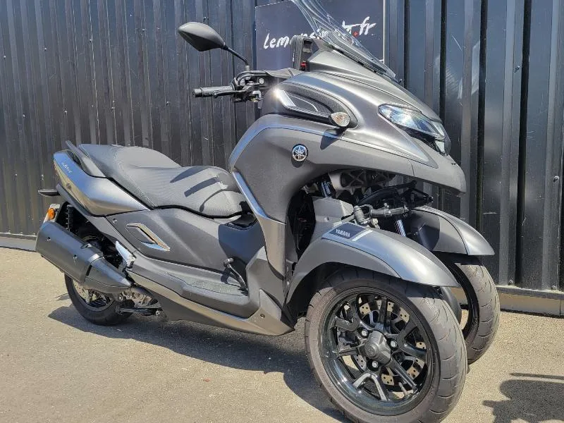 TRICITY 300