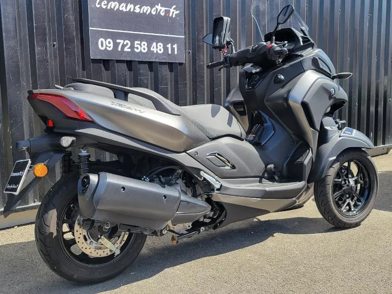 TRICITY 300