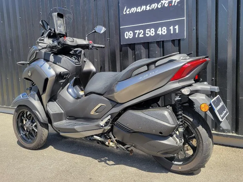 TRICITY 300