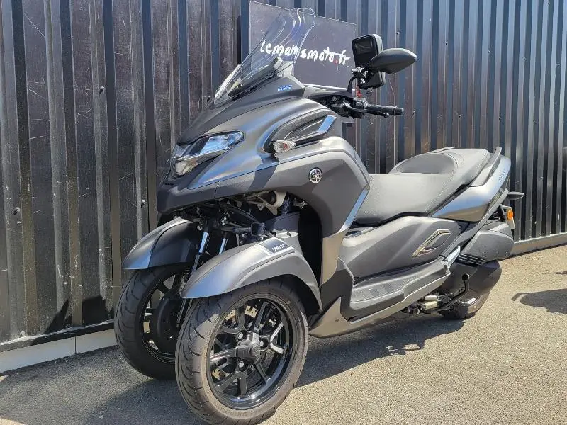 TRICITY 300