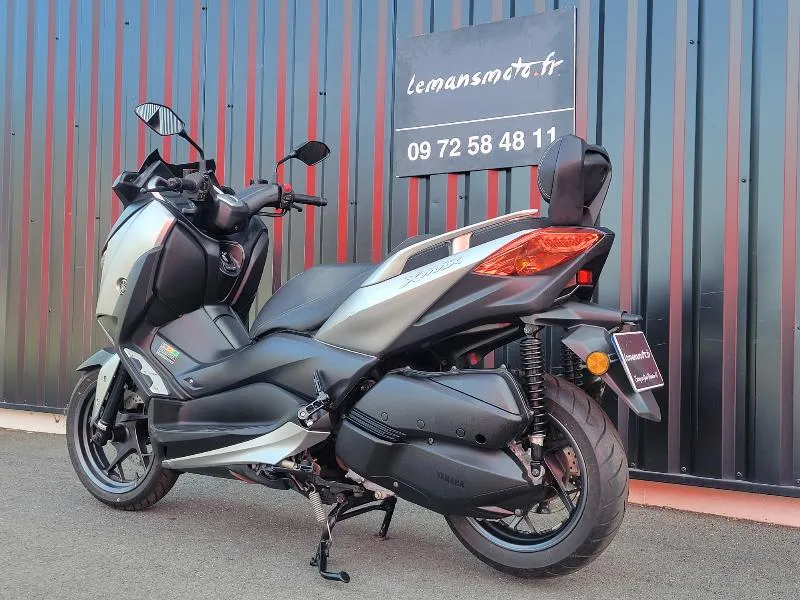 XMAX 300
