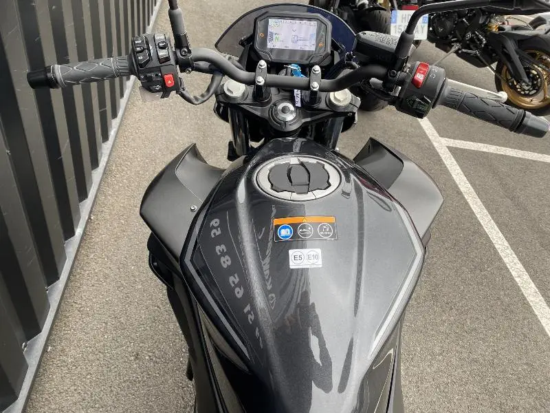 Z7 HYBRID