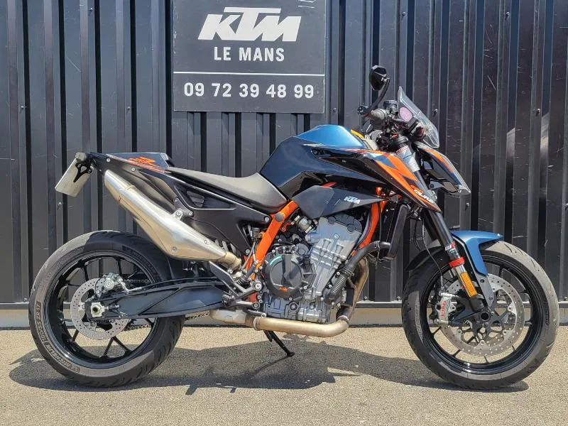890 DUKE R