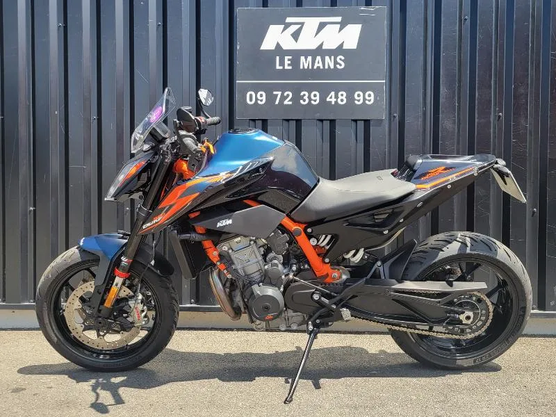 890 DUKE R