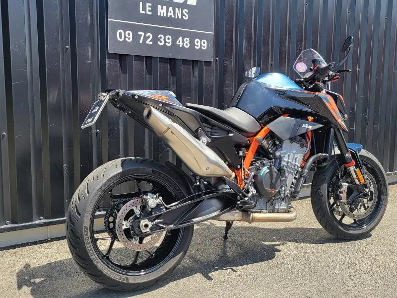890 DUKE R