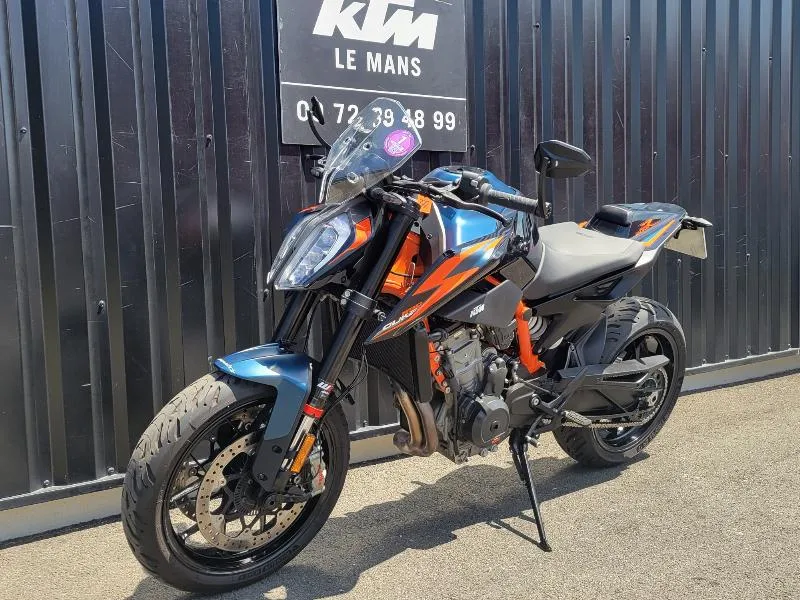 890 DUKE R