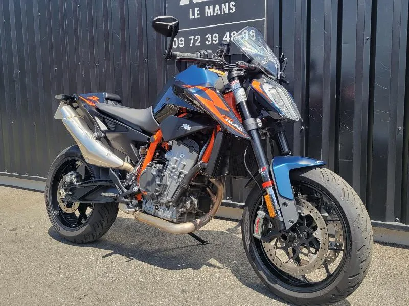 890 DUKE R