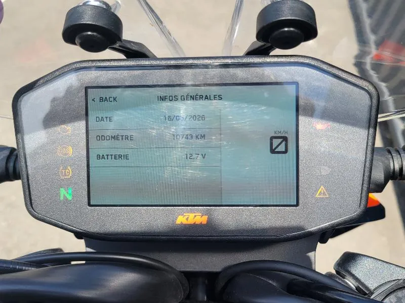 890 DUKE R