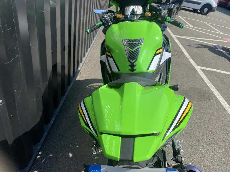 ZXR4