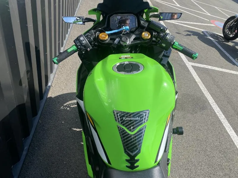 ZXR4